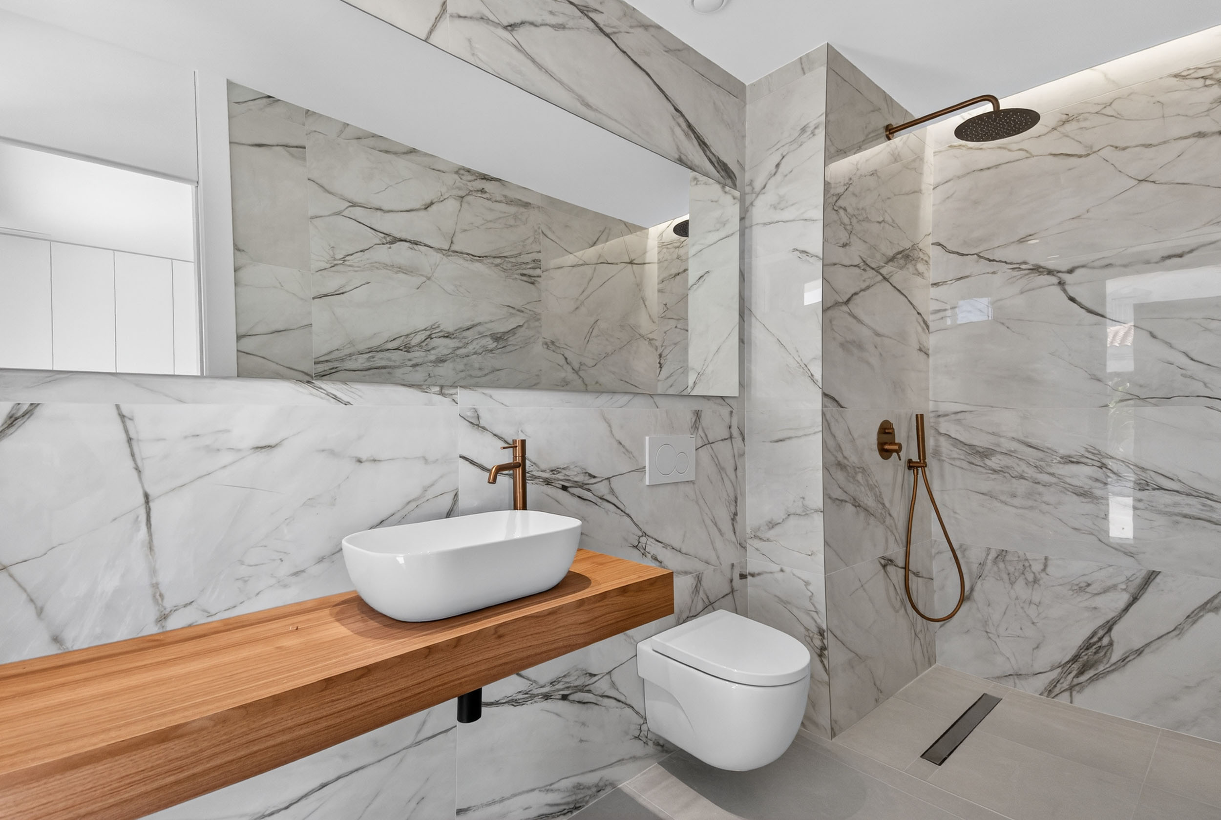 Spa bathroom real estate photo